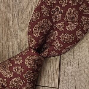 BURBERRY Dark‎ Red Grey Tan Abstract Paisley Hand Sewn USA Mens Silk Tie VTG
